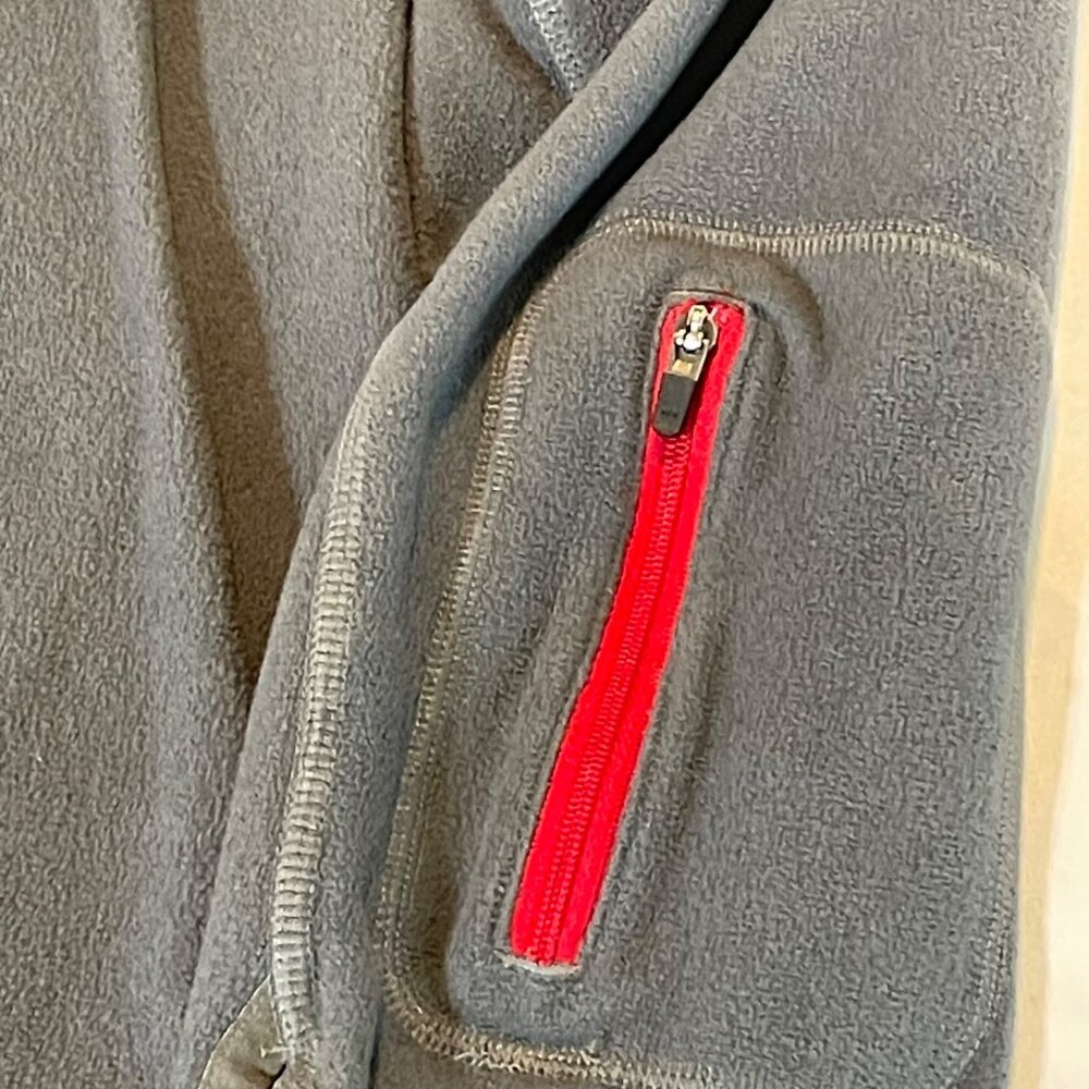 The North Face Mens Fleece Pullover M Gray With Red Accents - Picture 3 of 9
